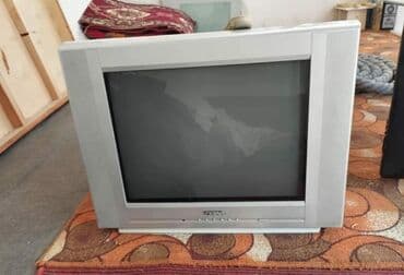 ЭЛТ-телевизор с серым корпусом и диагональю экрана, подходящей для