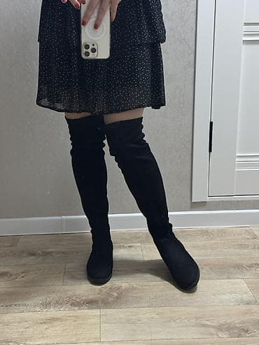 Угги: Черные сапоги-ботфорты без молнии. Были надеты 2 раза. Продаю так как — 1