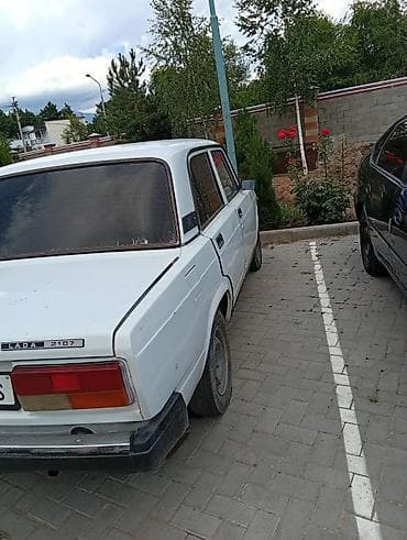 ВАЗ (ЛАДА) 2107: 1993 г., 1.7 л, Механика, Бензин, Седан