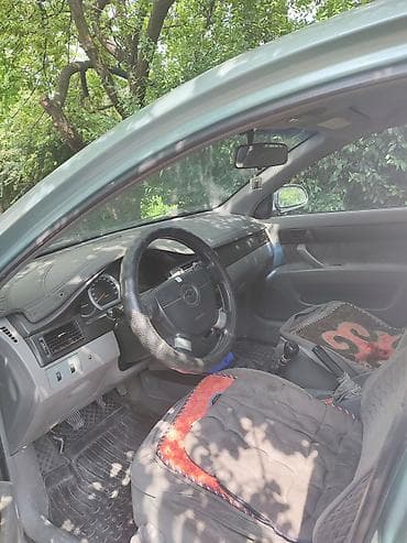 Унаа: Chevrolet Lacetti: 2003 г., 1.5 л, Кол менен иштөөчү, Бензин, Седан — 5