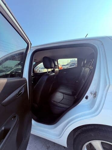 авто в долг: Chevrolet Spark: 2017 г., 1 л, Автомат, Бензин, Хэтчбэк — 6