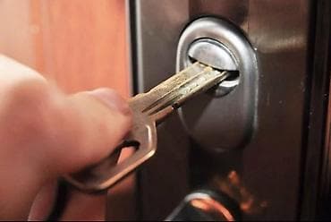 ремонт дверь: Аварийное вскрытие замков, ремонт реставрация замков и дверей, также — 2