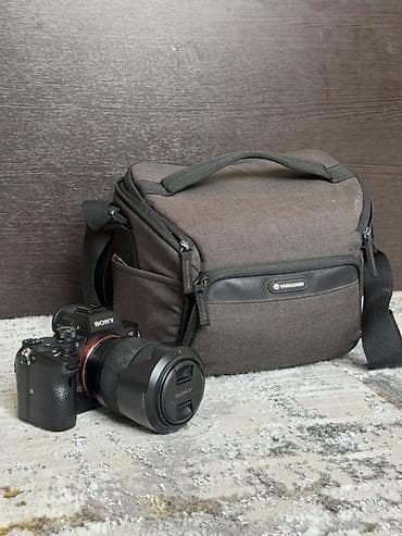 Полноформатная беззеркальная камера Sony α7 III с объективом FE