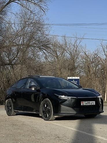 srv 2: Toyota bZ3: 2025 г., Электромобиль, Седан — 4