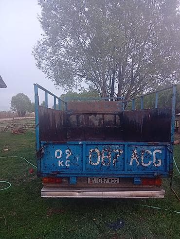 два авто: Легкий грузовик, Mercedes-Benz, Стандарт — 3