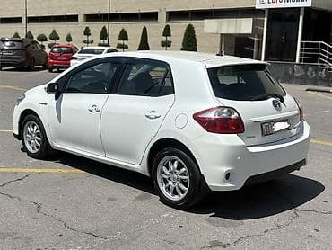 с кочкор авто: Toyota Auris: 2011 г., 1.8 л, Автомат, Гибрид, Хетчбек — 3