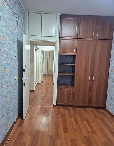 Квартиры: 3 комнаты, 65 м², 105 серия, 4 этаж, Старый ремонт — 4