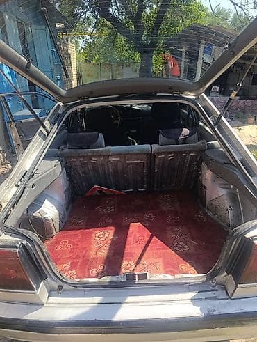 Унаа сатуу: Mazda 626: 1989 г., 2 л, Кол менен иштөөчү, Бензин, Лифтбек — 4