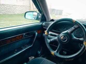 Audi S4: 1994 г., 2.6 л, Механика, Бензин