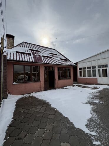 продаю дом село кут: Гостевой дом в отдельно стоящем 3-этажном коттедже. Район — 7