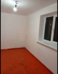 Үйдү ижарага алам: 40 кв. м, 2 бөлмө, Забор, тосулган, Жертөлө, ороо — 1