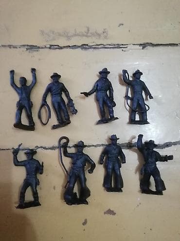 chrysler eagle talon: Набор пластиковых фигурок ковбоев (8 шт.), цена за штуку - Темный — 1