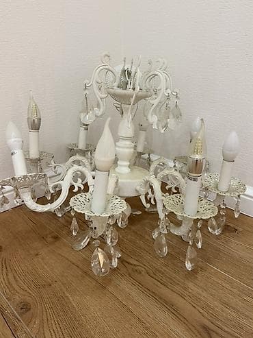 Три шт. Классических подвесных люстр в стиле нео-классики. 2 люстры