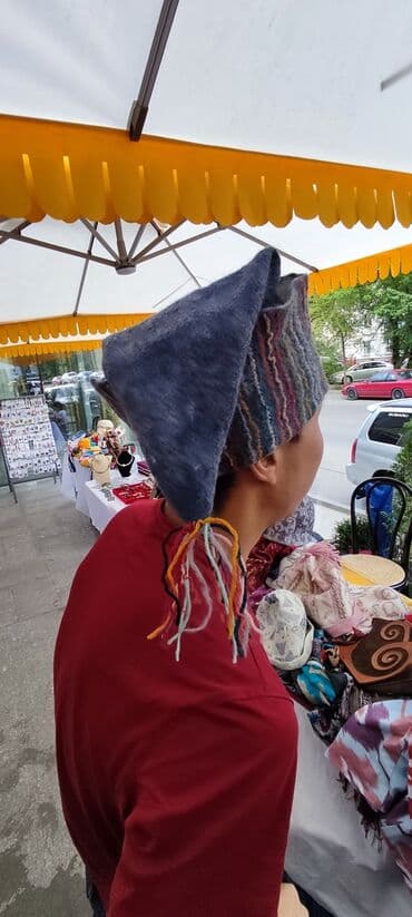 брендовые вещи оригинал: Необычная шапочка из войлока и волокон. Оригинальный дизайн. Варианты — 4