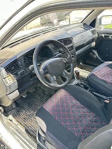 Продажа авто: Volkswagen Golf: 1993 г., 2 л, Механика, Бензин, Хэтчбэк — 5