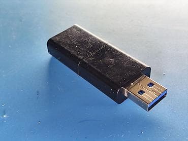 Фирменная флешка Kingston на 16GB с интерфейсом USB 3.1 в отличном — 3