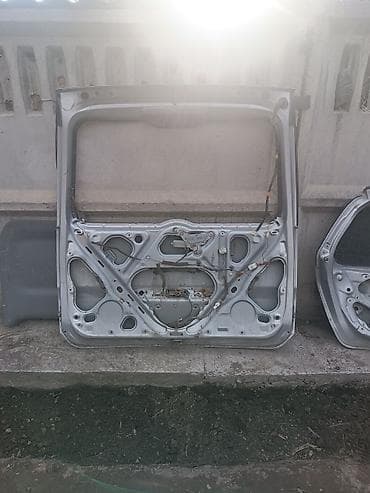 ml 163: Крышка багажника Toyota, Оригинал — 2