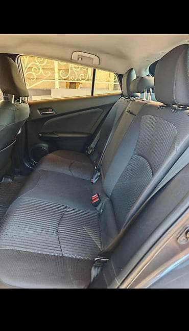 camry 40 2.4: Toyota Prius: 2016 г., 1.8 л, Автомат, Гибрид, Хэтчбэк — 9