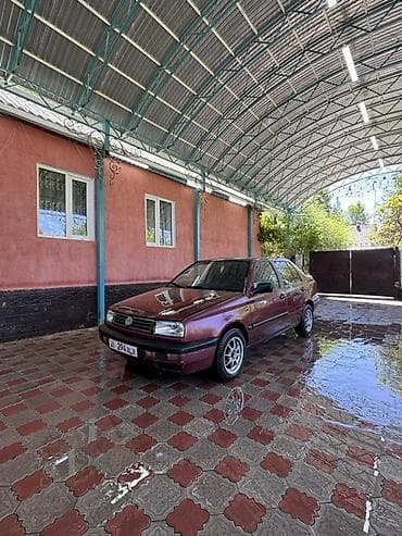 другие марки: Volkswagen Vento: 1993 г., 1.8 л, Механика, Бензин, Седан — 3