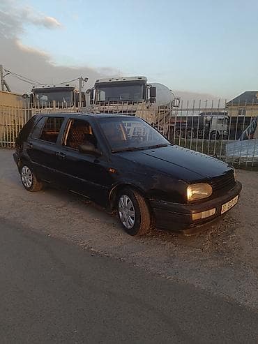 рейка гольф: Volkswagen Golf: 1994 г., Хэтчбэк — 3