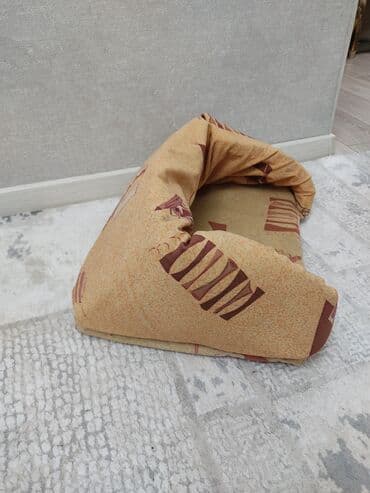 Продаю лежанку для кошек и собак ( небольшого размера ) б.у