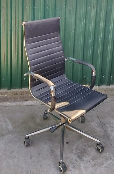 office table: Офисное кресло, Б/у, С колесиками, цвет - Черный, Экокожа — 1