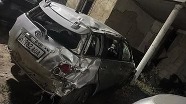 Toyota IST (XP60) серебристый, правый руль, 5‑дверный хэтчбек. Год — 3