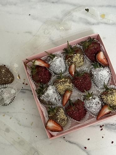 string art: Набор клубники в шоколаде в подарочной коробке. - Крупная свежая — 2