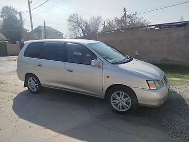 Toyota Gaia: 2004 г., 2 л, Автомат, Бензин, Минивэн