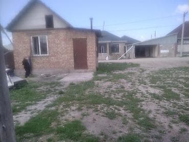 Продаётся дом из кирпича с хозяйственными постройками. - Материал