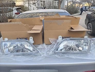 Комплект передних фар Toyota 2001 г.