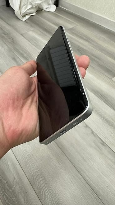 ayfon x: Смартфон с плоскими гранями и большим безрамочным дисплеем. Корпус — 1