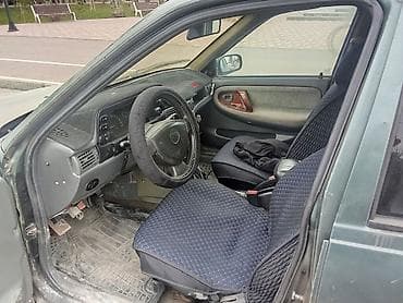 Продажа авто: Легковой автомобиль седан, 4 двери, передний привод. Основное: - — 3