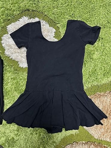 Турники и брусья: Продаю спортивные купальники на девочку 8-9 лет — 1