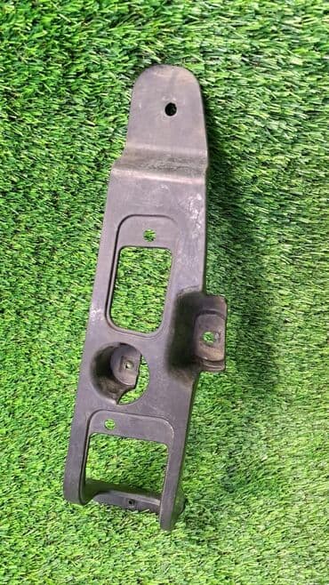 x3: Кронштейн заднего бампера левый Оригинальный номер запчасти: / / — 1