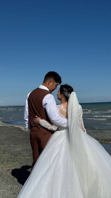 фата на девичник: Свадебное платье с фатой - Силуэт: пышное бальное, объемная юбка со — 1