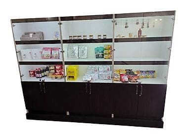 Продаётся шкаф-витрина длинной 3м высотой 2м. есть подиум под шкаф at lalafo.kg Продаётся шкаф-витрина длинной 3м высотой 2м. есть подиум под шкаф