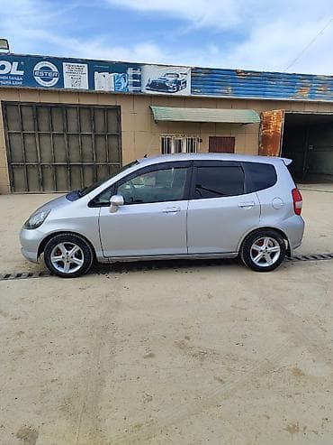 Honda Fit: 2002 г., 1.3 л, Автомат, Бензин, Хетчбек — 3