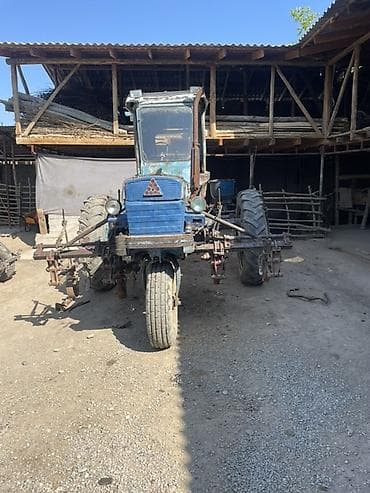 дополнительный свет: Трактор колёсный с кабиной, с установленным навесным оборудованием для — 1