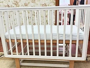 Детская кроватка с маятниковым механизмом - Классическая модель с