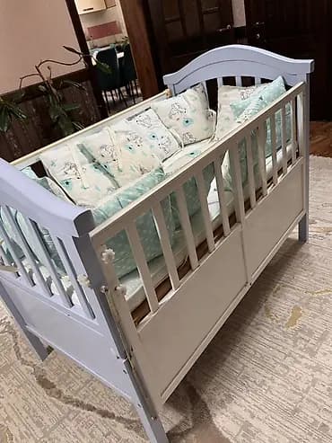 Продам детскую кроватку с матрасом и бортиками.(б/у) Матрас