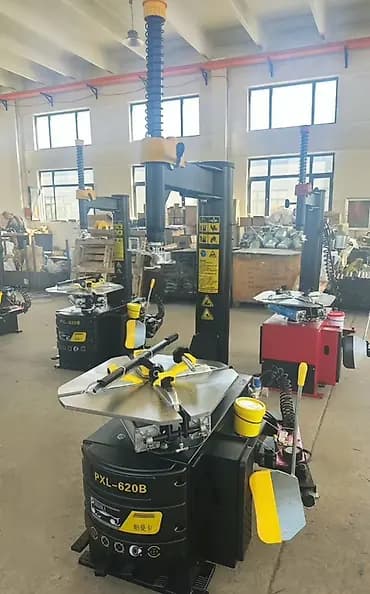 Станок для шиномонтажа PXL-620B предназначен для работы с колесами