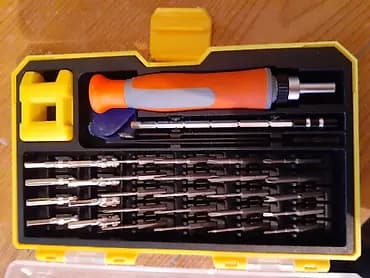 Набор прецизионных отверток и бит в пластиковом кейсе. Состав: -