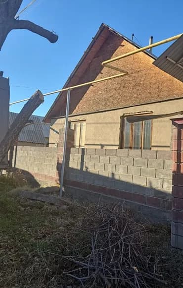 Үй, 80 м², 3 бөлмө, Менчик ээси, Эски ремонт