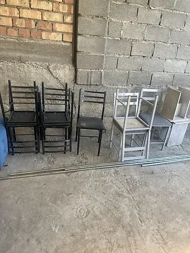 Кафе үчүн үстөл жана отургуч