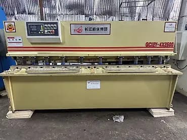 Гильотинные ножницы по металлу QC12Y-4x2500 Основные характеристики