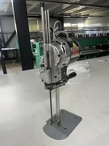 Промышленный раскройный нож (ленточный/вертикальный) BAOYU состояние