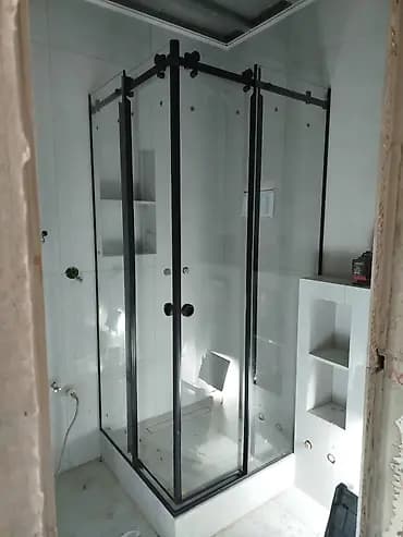 Стеклянные душевые ограждения на заказ - Изготовление и монтаж