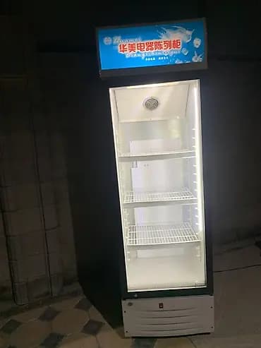 Торговый холодильный шкаф с прозрачной дверью (вытяжное освещение на