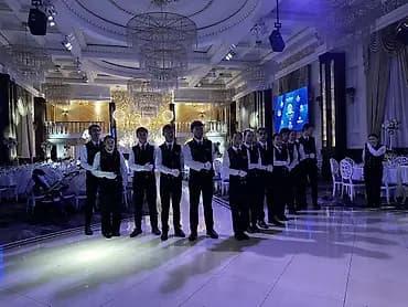 Талап кылынат Официант Тажрыйбасыз, Төлөм: Жума сайын